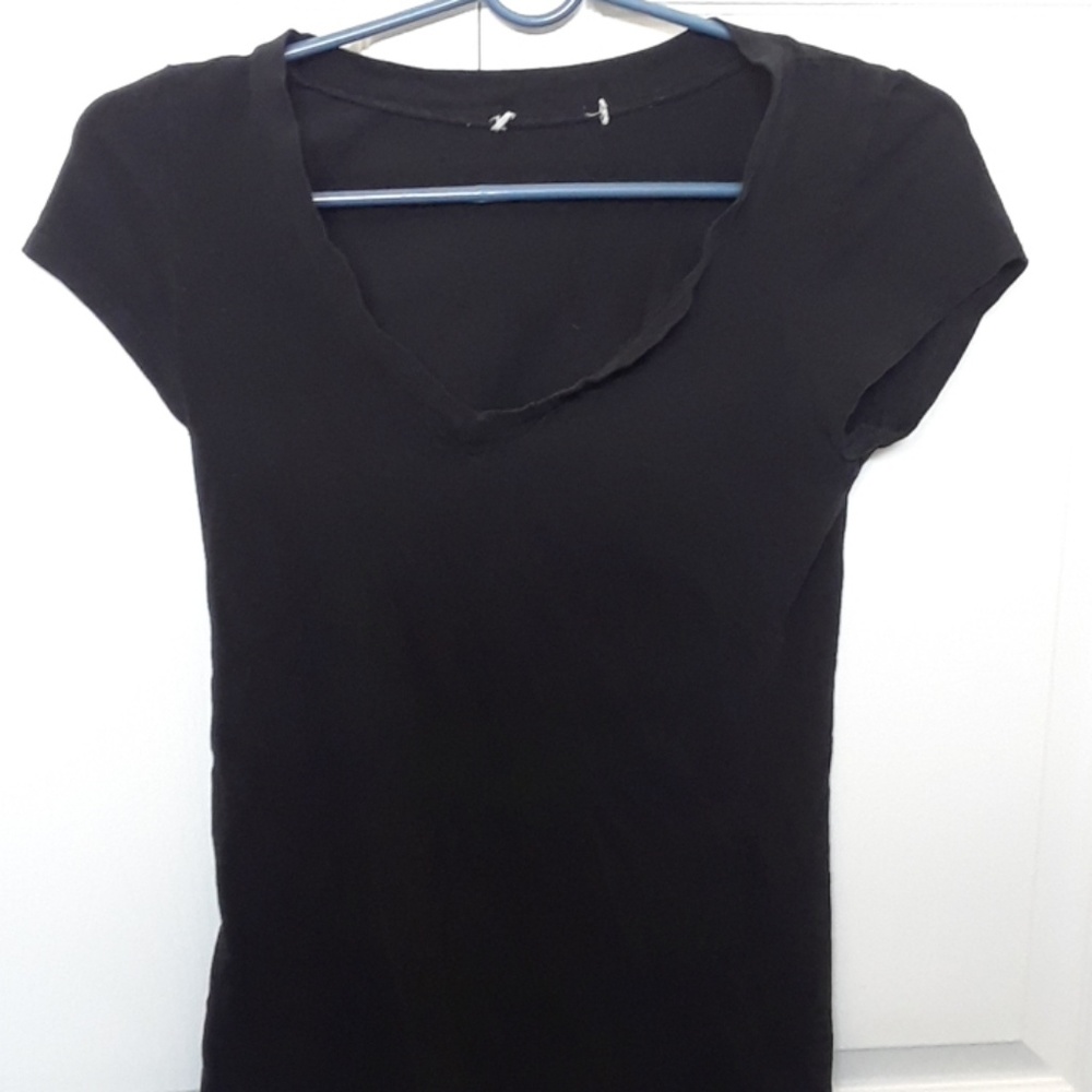 v-nexk tee